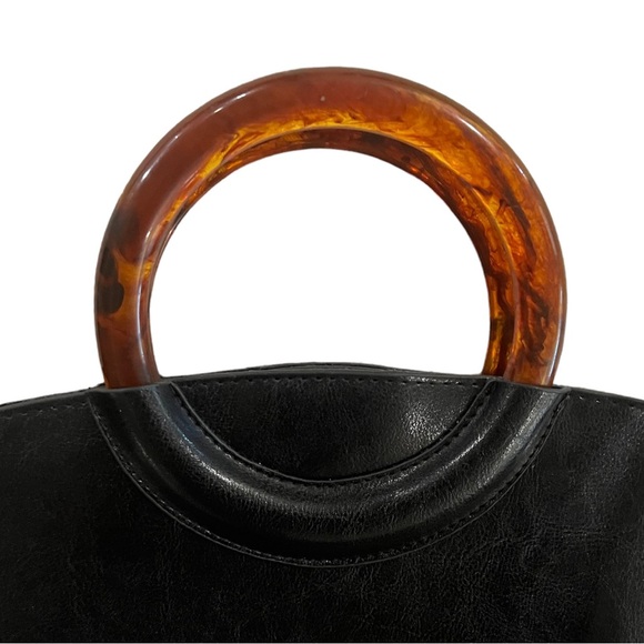 TORTOISE RING BUCKET CROSSBODY BAG - Picture 3 of 8